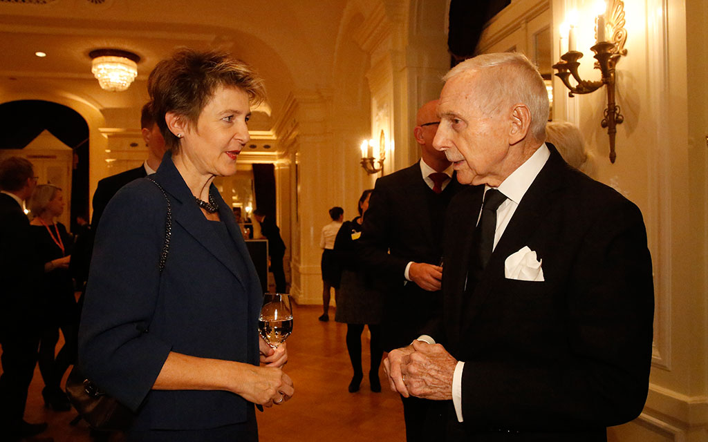 Bundesrätin Simonetta Sommaruga im Gespräch mit William Lacy Swing, Generaldirektor der IOM (International Organization for Migration)