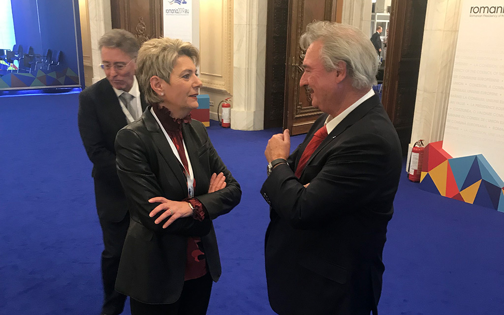 La conseillère fédérale Karin Keller-Sutter avec Jean Asselborn, ministre de l’Immigration et de l’Asile