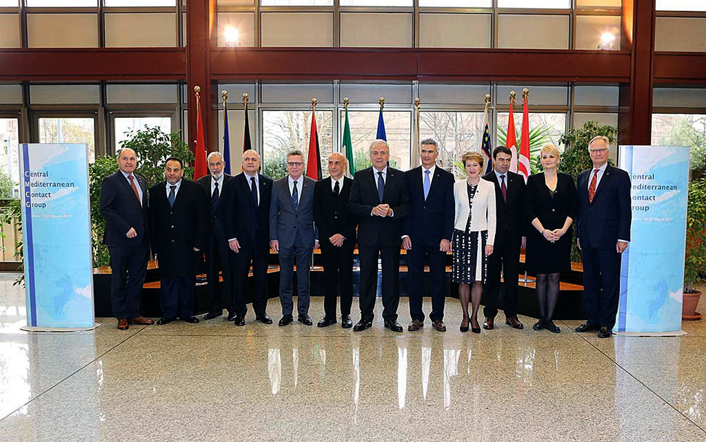 Portrait de groupe des participants à la rencontre du groupe de contact Méditerranée centrale, Rome, 20 mars 2017