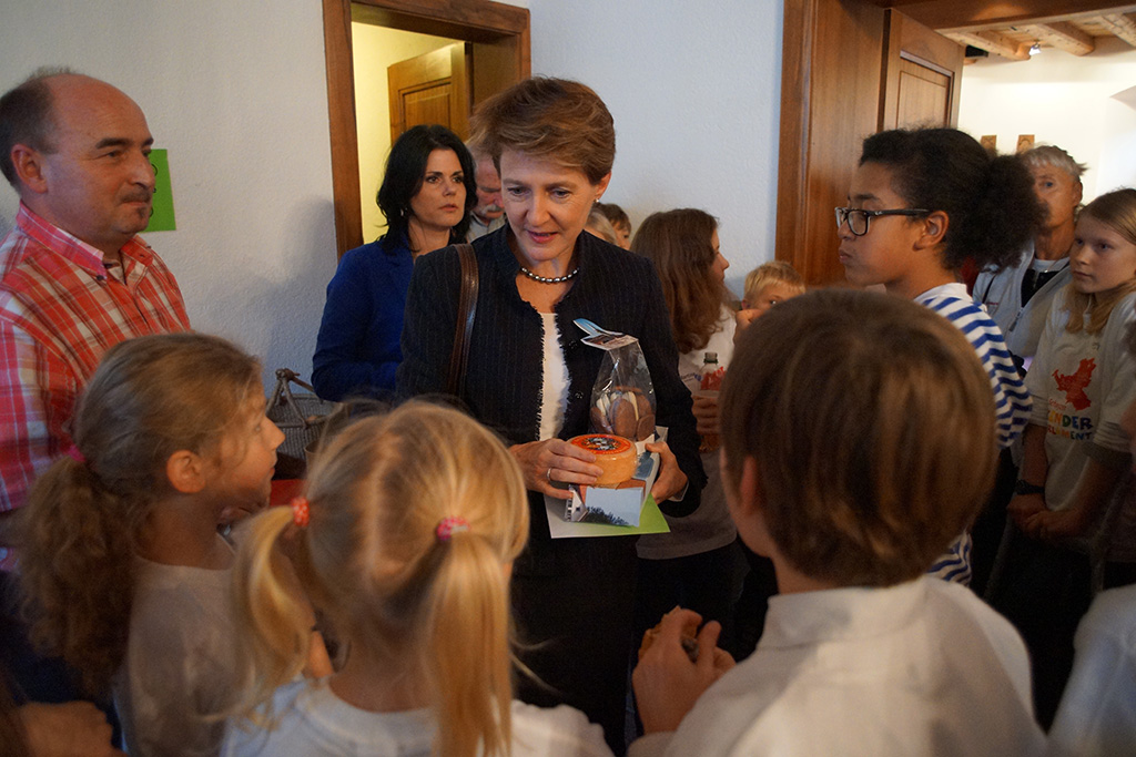 La conseillère fédérale Simonetta Sommaruga en visite au parlement des enfants de Schwyz (Photo: Sandro Portmann)